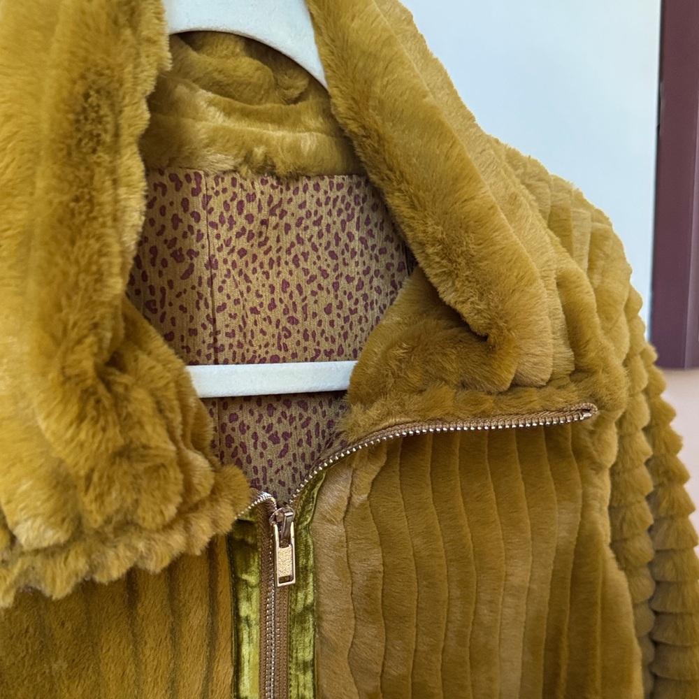 MYSTREE NWOT Women' Gold/Chartreuse Faux Fur Jacket (so soft)